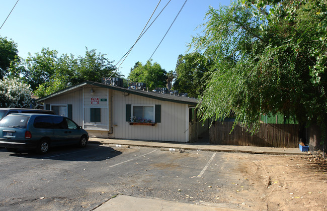 7524 Pratt Ave in Citrus Heights, CA - Building Photo - Building Photo