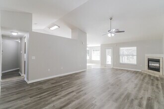 7252 Sherman Hills Blvd in Brooksville, FL - Foto de edificio - Building Photo