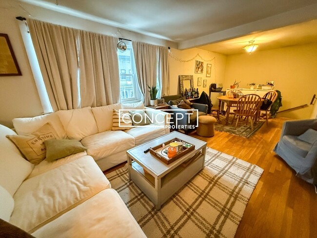 22 Murdock St, Unit 2 in Somerville, MA - Foto de edificio - Building Photo