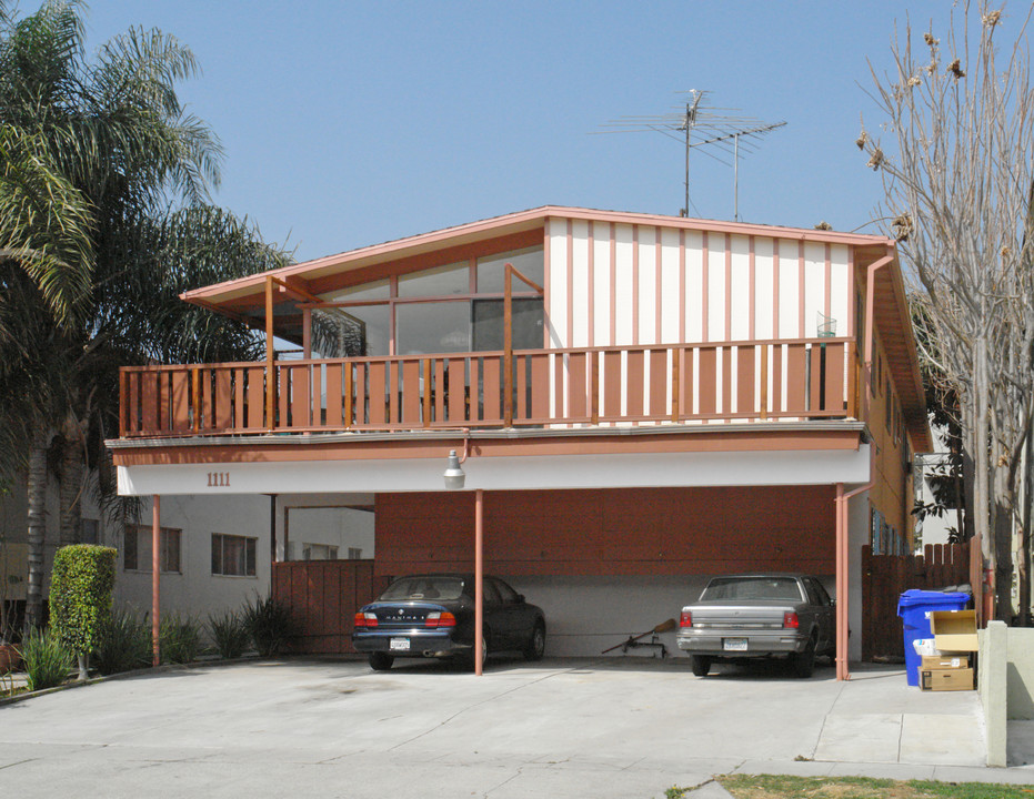 1111 Holt Ave in Los Angeles, CA - Building Photo