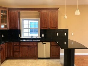 102 Western Ave, Unit 1 in Jersey City, NJ - Building Photo - Building Photo