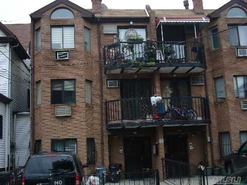 5216 94th St in Flushing, NY - Foto de edificio