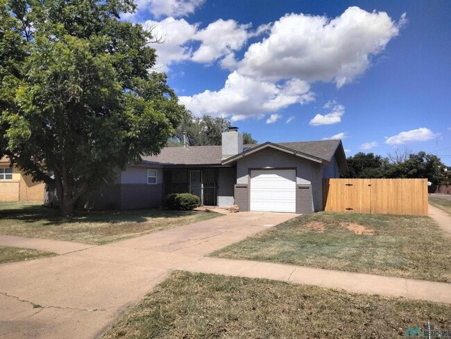 property at 2001 Cameo St