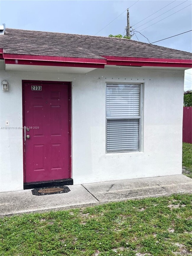2733 NW 13th Ct in Fort Lauderdale, FL - Foto de edificio - Building Photo