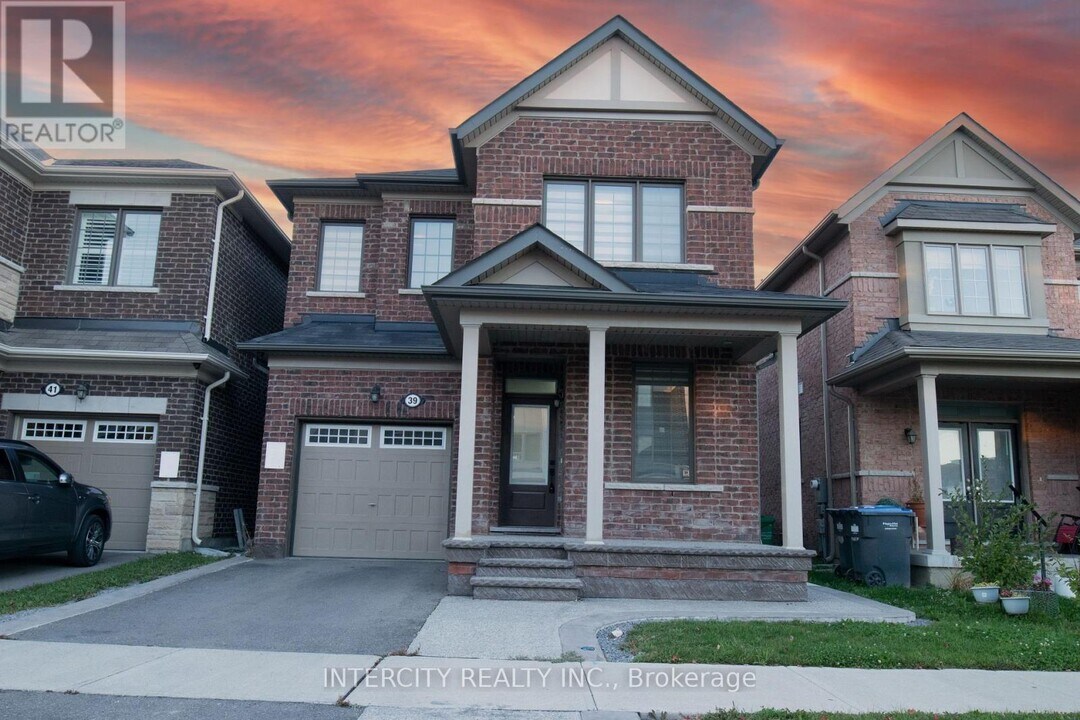 39 Divers Rd in Brampton, ON - Building Photo