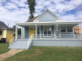 710 W Cherokee Ave in Enid, OK - Building Photo