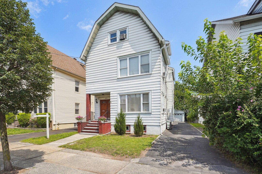 403 Abington Ave in Bloomfield, NJ - Building Photo