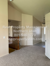 5745 S 4650 W in Hooper, UT - Foto de edificio - Building Photo