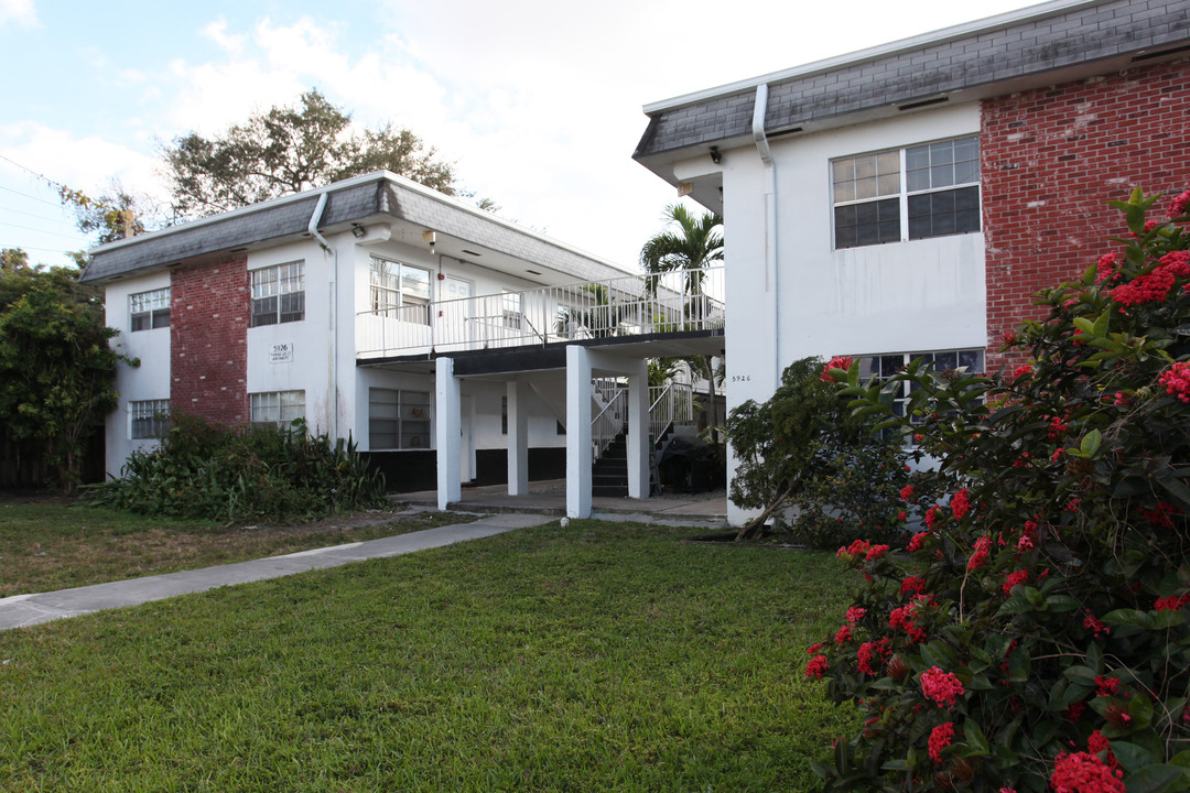 5926 Thomas St in Hollywood, FL - Building Photo