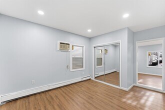 16 W 10th St in Bayonne, NJ - Building Photo - Building Photo