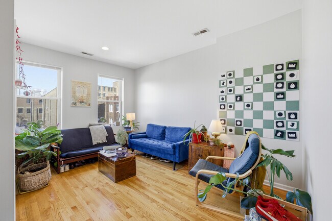 3235 W Thomas St in Chicago, IL - Building Photo - Building Photo