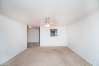 902 N Bangor Ave, Unit B in Lubbock, TX - Building Photo - Building Photo