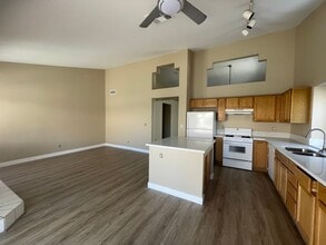 2226 Crown Valley Ln in North Las Vegas, NV - Building Photo - Building Photo