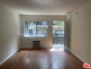 1247 N Virgil Ave in Los Angeles, CA - Building Photo - Building Photo