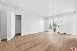 612 Huntley Dr in West Hollywood, CA - Building Photo - Building Photo