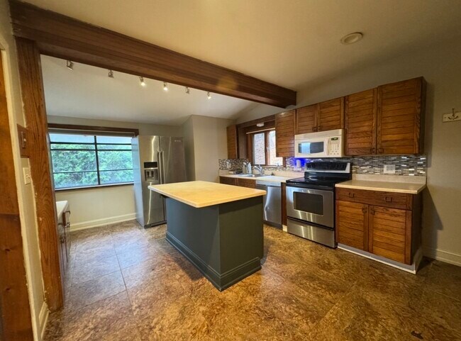 13 Wawecus Hill Rd in Norwich, CT - Building Photo - Building Photo