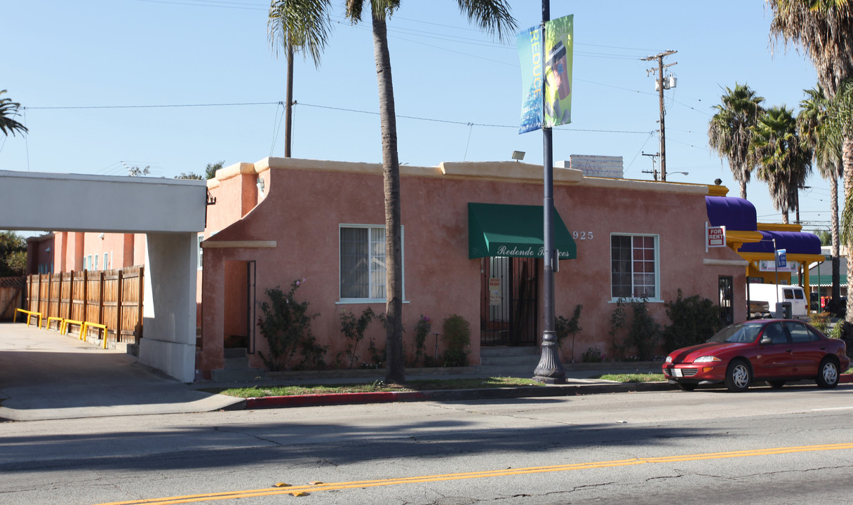 Redondo Terraces in Long Beach, CA - Building Photo