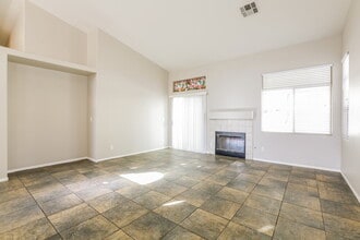 6364 Gentlewood Ave in Las Vegas, NV - Foto de edificio - Building Photo