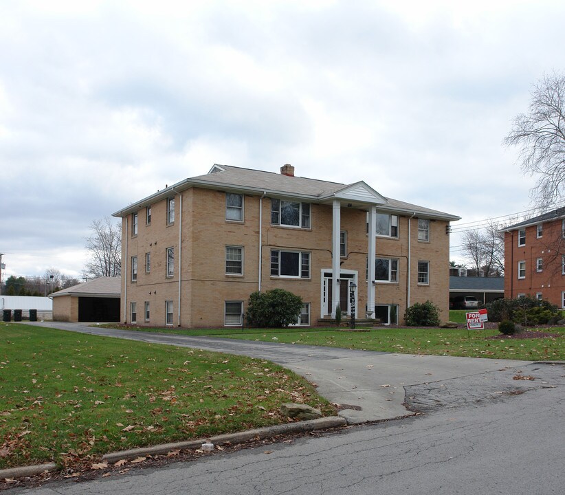 49 Green Bay Dr in Youngstown, OH - Foto de edificio