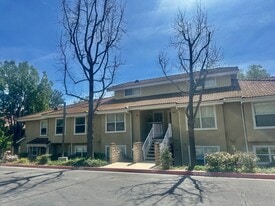 2731 Erringer Rd in Simi Valley, CA - Building Photo