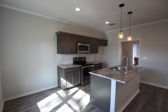 1927 Lindbergh Dr in Tyler, TX - Building Photo - Building Photo