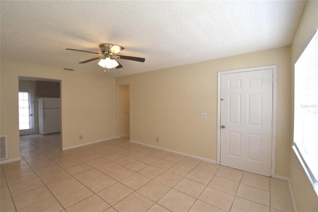 1587 C 470 C in Lake Panasoffkee, FL - Building Photo - Building Photo