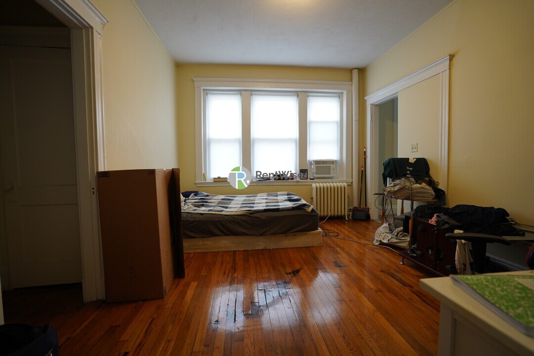 220 Kelton St in Boston, MA - Building Photo