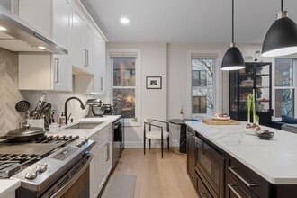 320 Maverick St, Unit 301 in Boston, MA - Foto de edificio - Building Photo