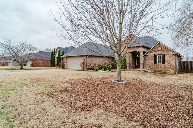 602 SW Barn Valley Rd