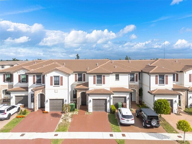 11051 W 33rd Ln in Hialeah, FL - Building Photo - Building Photo