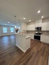 712 Faucette St in Fuquay Varina, NC - Foto de edificio - Building Photo