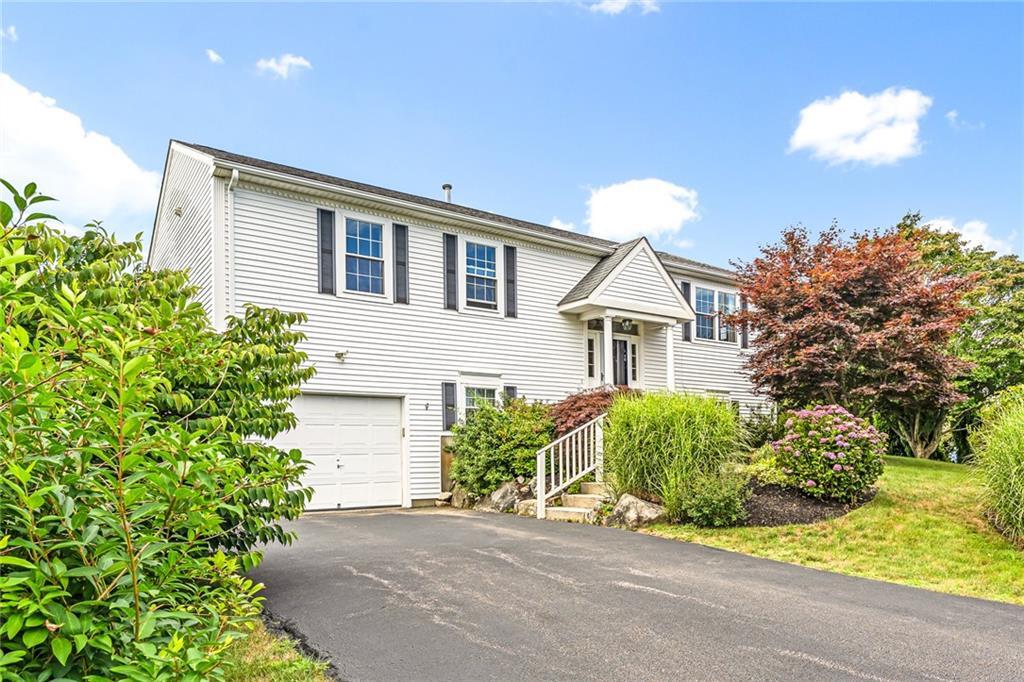 39 President Dr in Narragansett, RI - Building Photo