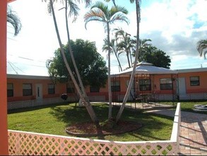 2010 Dewey St in Hollywood, FL - Building Photo - Building Photo