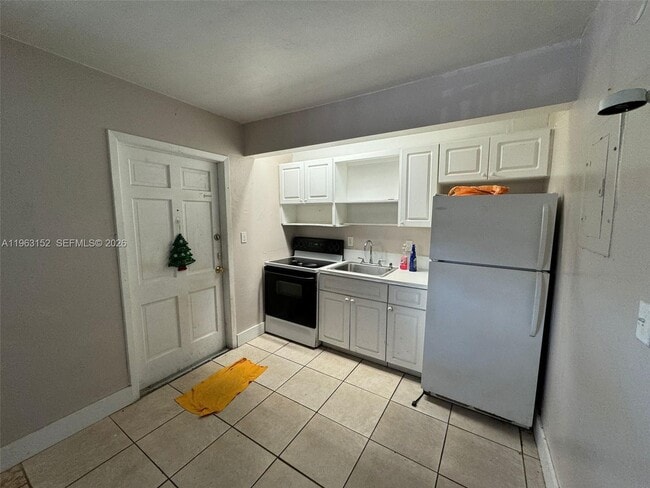 7841 Dunham Blvd in Miami, FL - Building Photo - Building Photo