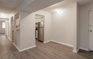 Fox Creek Apartments in Kansas City, KS - Building Photo - Building Photo