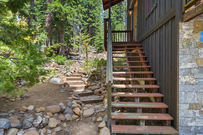 1325 Canterbury Dr in Kings Beach, CA - Building Photo - Building Photo
