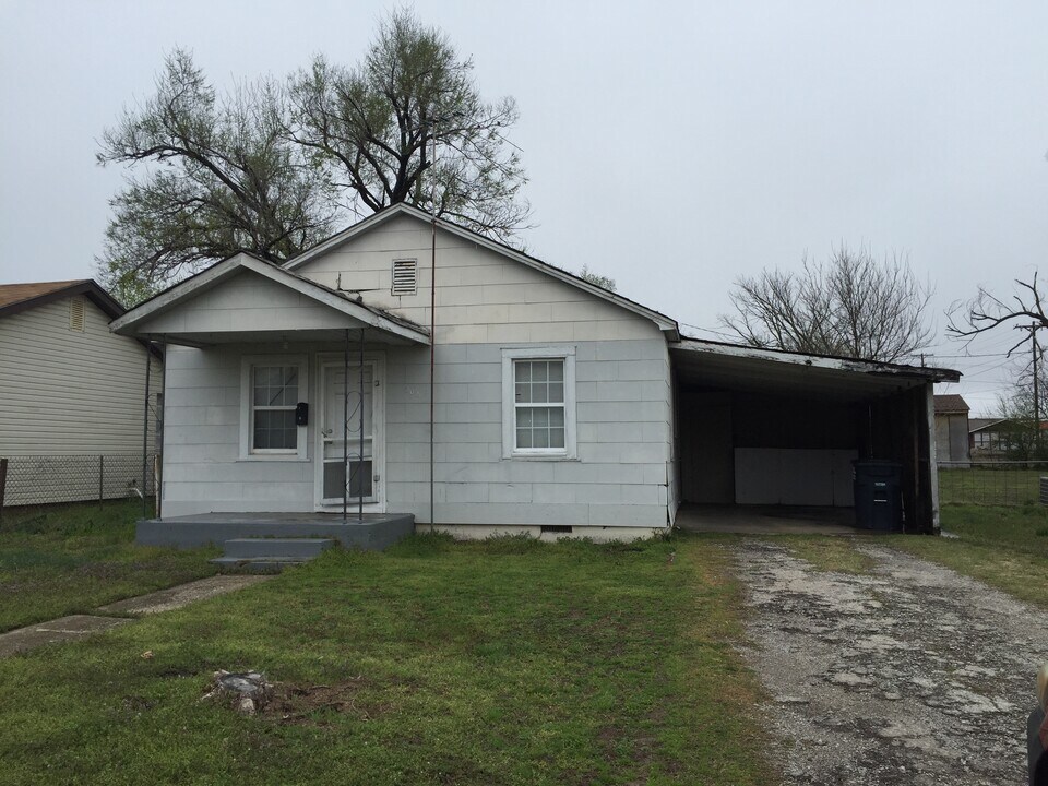 806 Seymour in Tecumseh, OK - Building Photo