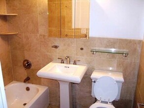 279 E 10th St in New York, NY - Foto de edificio - Building Photo