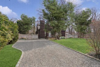 131 Lewis Rd in East Quogue, NY - Building Photo - Building Photo