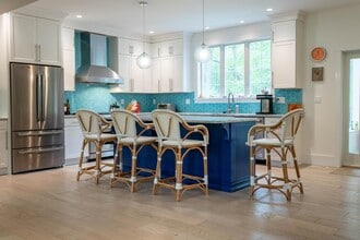 10 McCarron Dr in Hampton, NH - Building Photo - Building Photo
