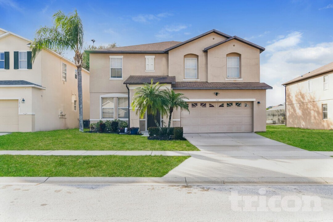 1521 Blue Sky Way in Clermont, FL - Building Photo