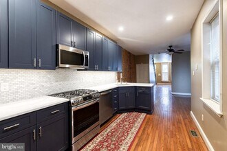 1025 S Hanover St in Baltimore, MD - Building Photo - Building Photo