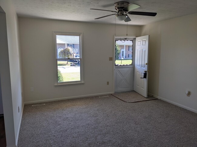 258 Miller Dr in Strasburg, VA - Building Photo - Building Photo