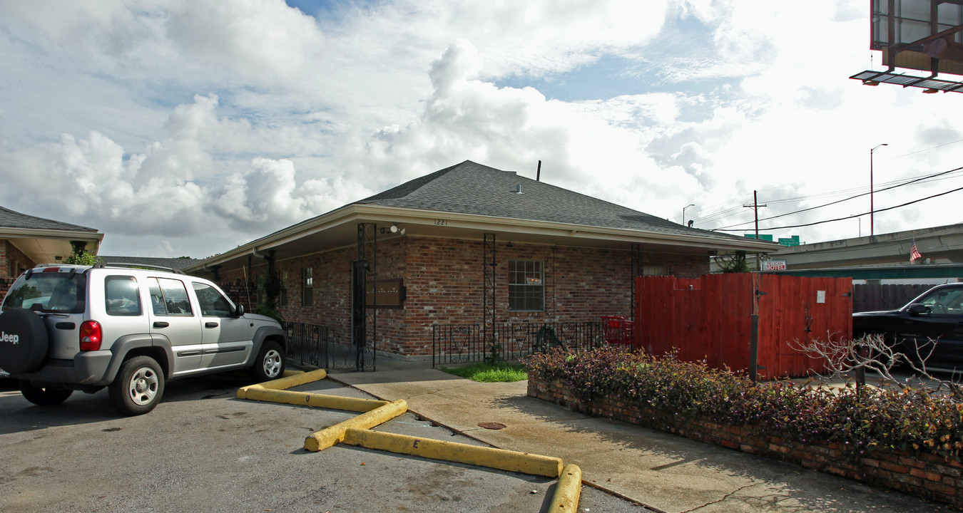 1221 Milton St in Gretna, LA - Building Photo