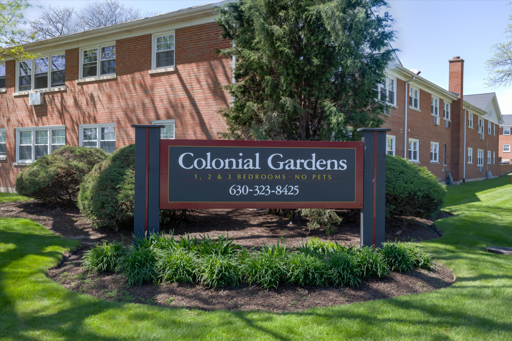 Colonial Gardens in Hinsdale, IL - Building Photo