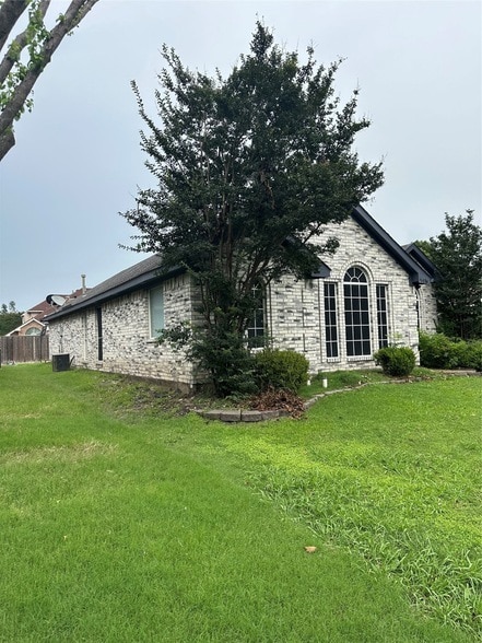 2604 Crystal Falls Dr in Mesquite, TX - Building Photo - Building Photo