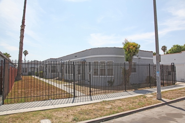 6518-6522 S Victoria Ave in Los Angeles, CA - Foto de edificio - Building Photo