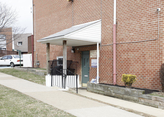 Crosby Square Apartments in Chester, PA - Building Photo - Building Photo