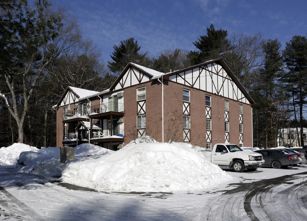 Tudor Crest Estates in Seabrook, NH - Building Photo