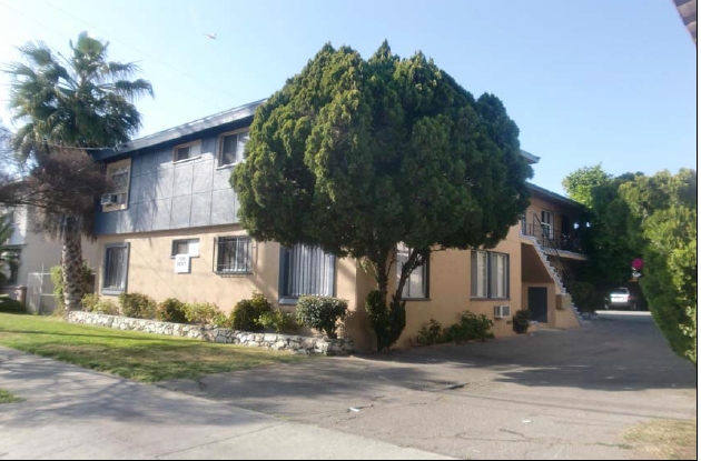 14747 Vanowen St in Van Nuys, CA - Building Photo - Building Photo